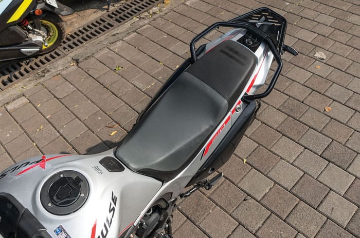 Hero Xpulse 210 seat